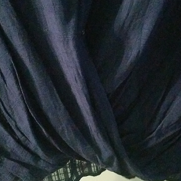 Light weight knot front Navy blouse - Picture 2 of 4